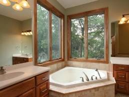 https://stpetersburgbathroomremodels.com/ website